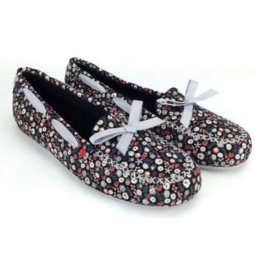 I ❤️ UGG Belle Floral Flats